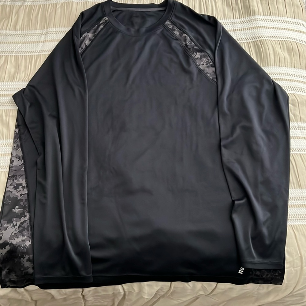 Used Reebok Long Sleeve Performance Baselayer shirt in Men size xxl